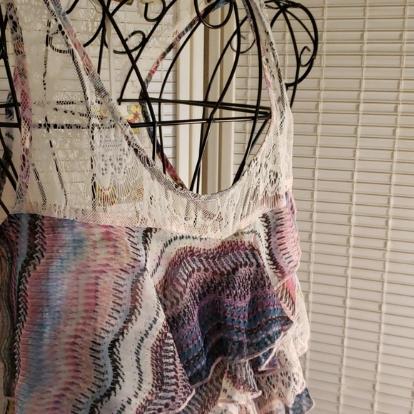 Lulumari Razor Back Tank (size small) - Picture 7 of 8